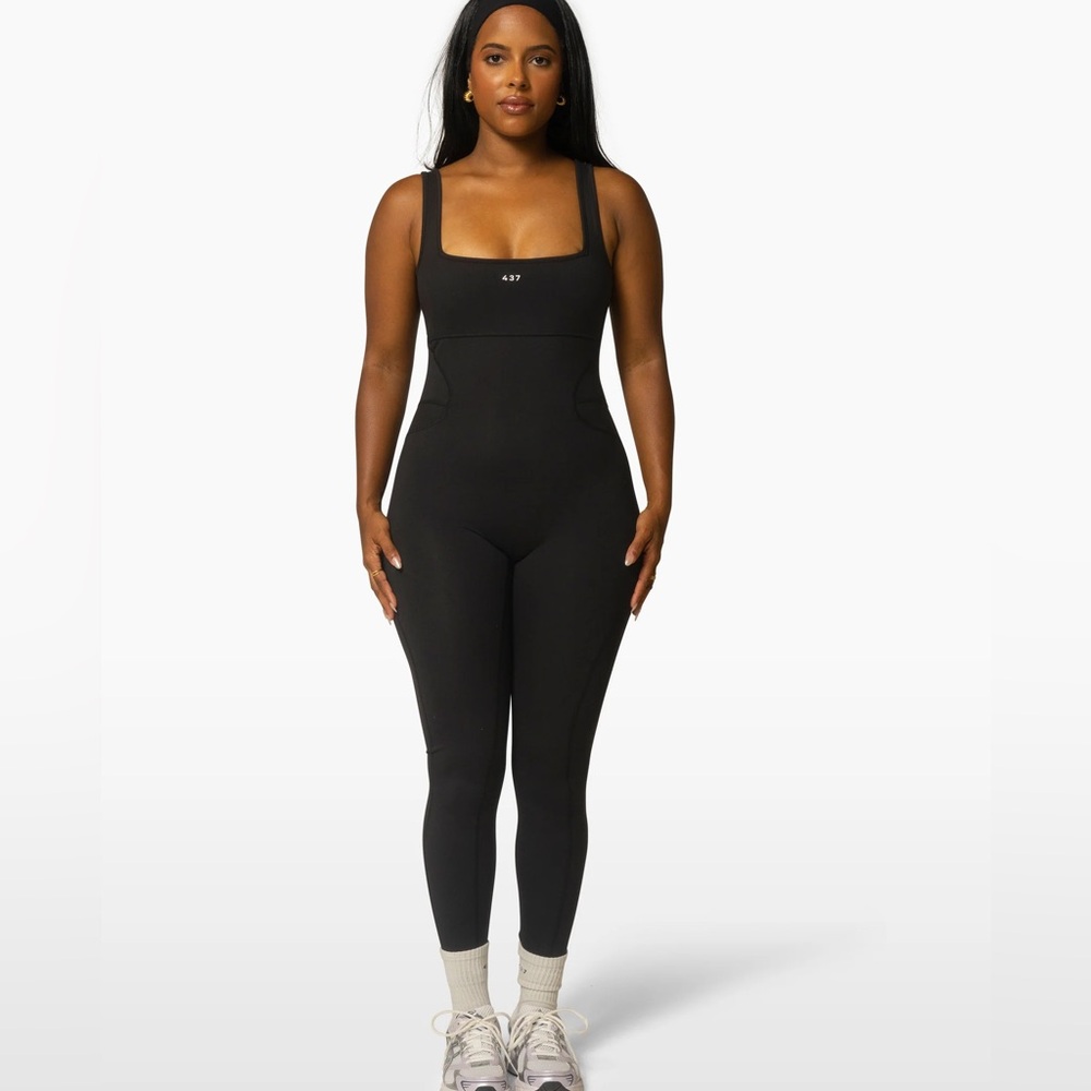 437 THE CURVE ONESIE / BLACK Small